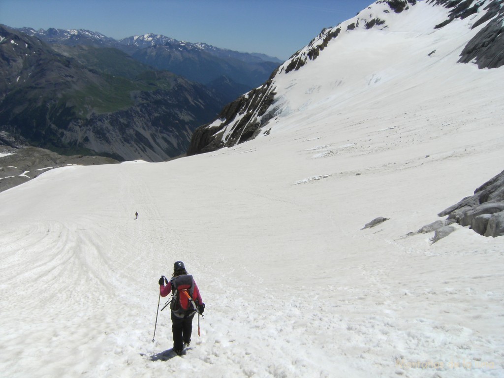 A la derecha el Glaciar de Monte Perdido, al fondo el Posets
